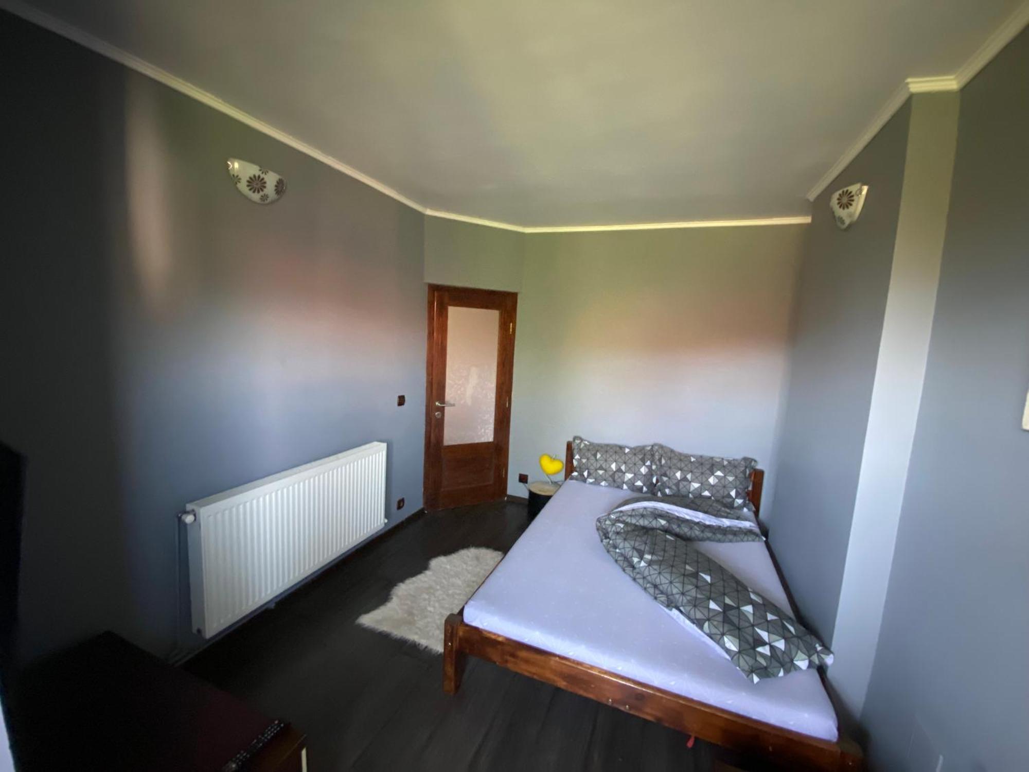 Comfort Home Apartment 2 Petrosani Bagian luar foto