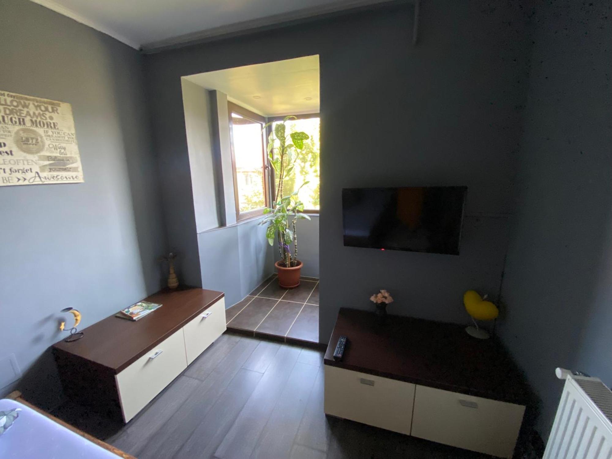 Comfort Home Apartment 2 Petrosani Bagian luar foto